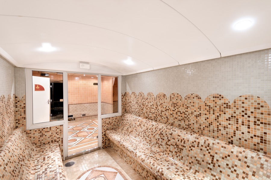 MSC Cruises MSC Opera Spa 4.jpg
